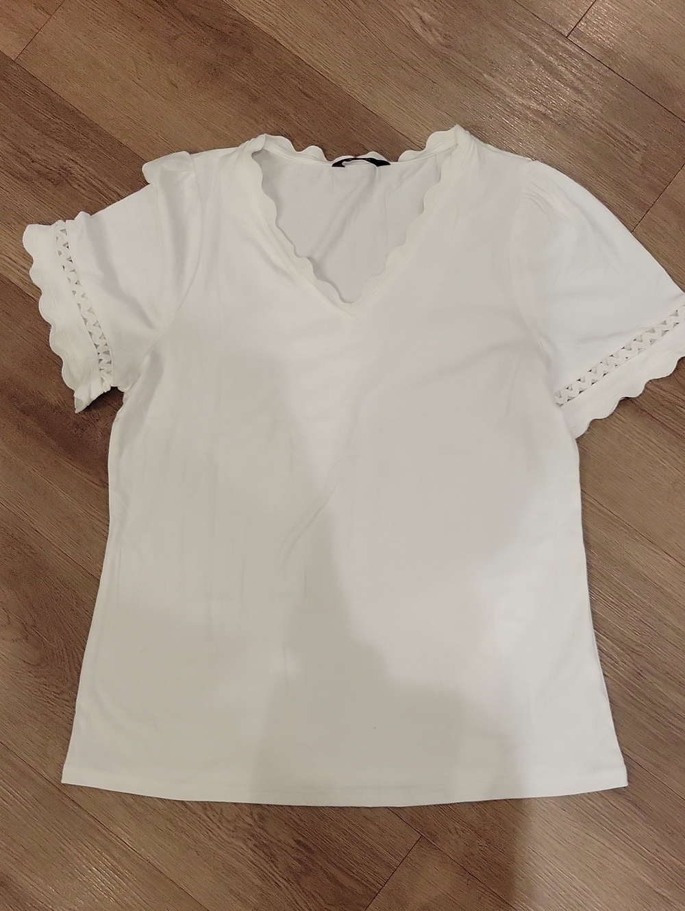 Like New Dokotoo White Womens T Shirt